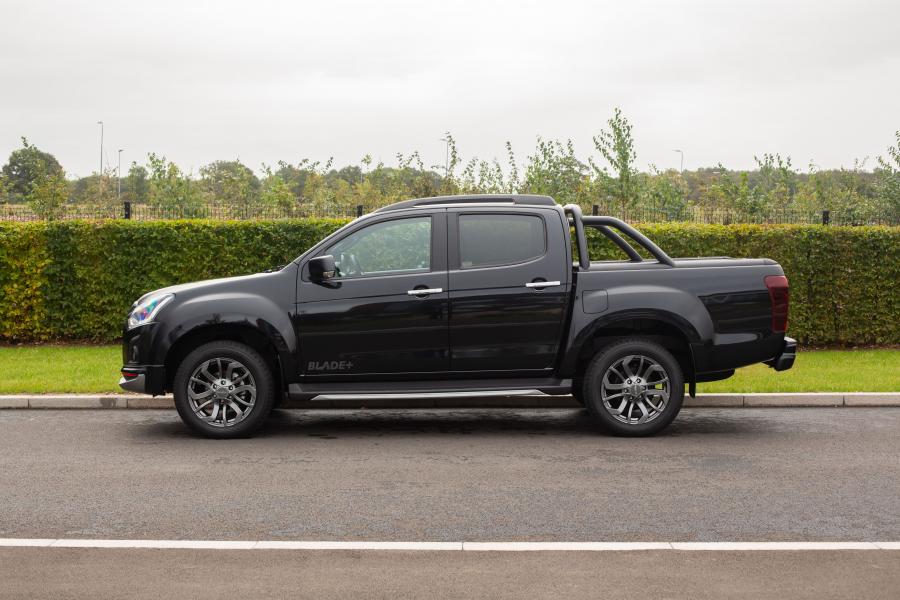  Isuzu D-Max Blade+ Double Cab 2019 года  (UK) (фото 11 из 12)